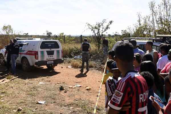 Corpo da criança foi localizado em um matagal carbonizado (Foto: Reprodução)